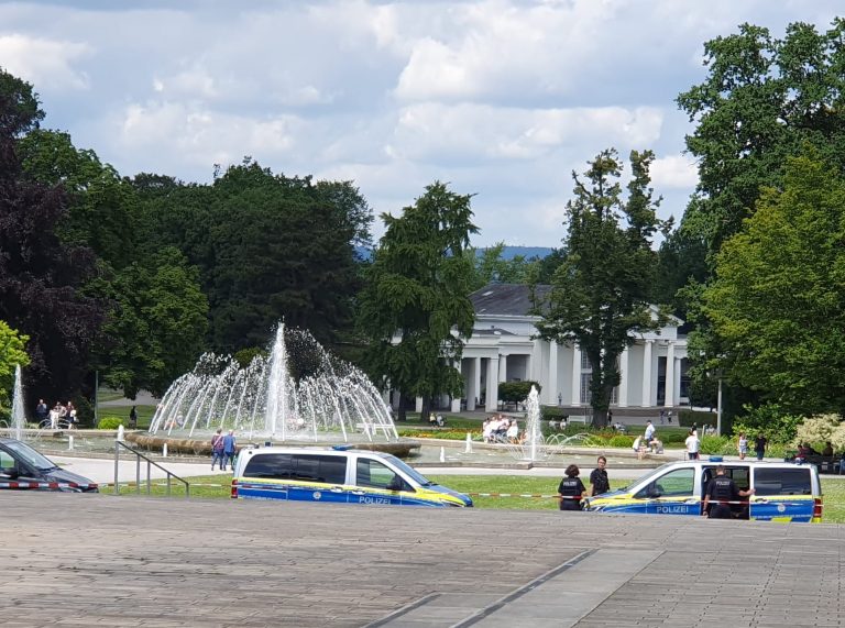 Mordversuch + lebensgefährliche Kopfverletzungen: Südländergruppe schlägt Teilnehmer von Abi-Feier krankenhausreif