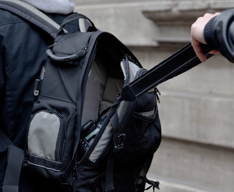 Fahndung nach Südländerbande: Einbruchdiebstahl im Einkaufsmarkt