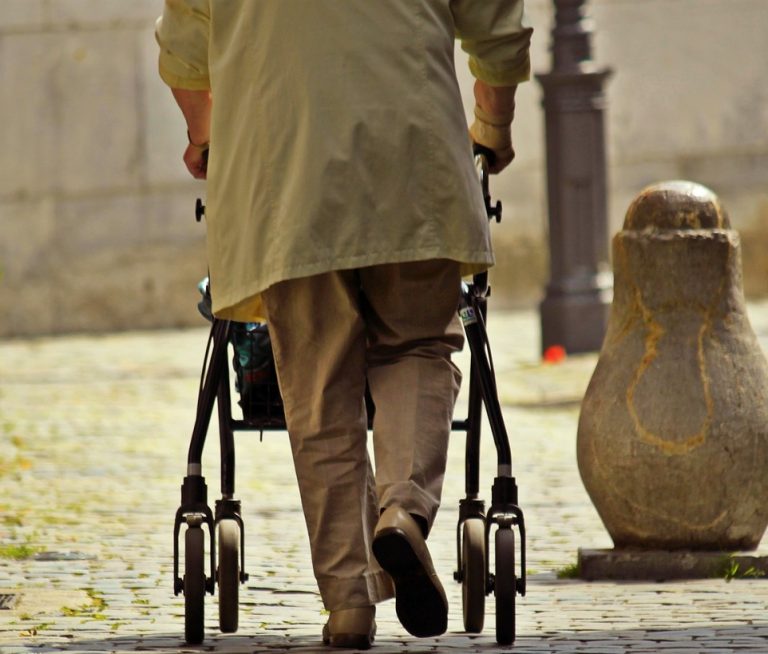 Rentnerin nach Schockanruf ausgenommen: Bargeld und Schmuck