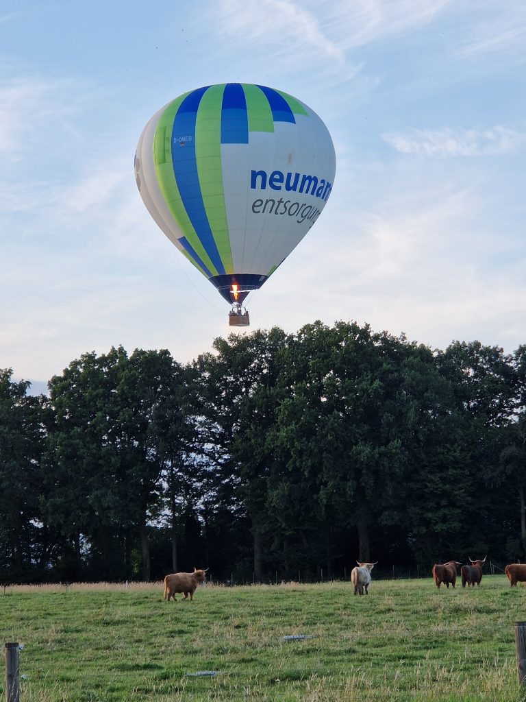 Ballonanflug über Siekmanns Busch in Bischofshagen