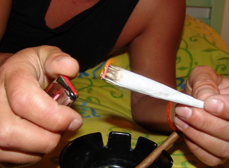 Bekiffter Asylant aus dem Irak (27 J) gefährdet Straßenverkehr