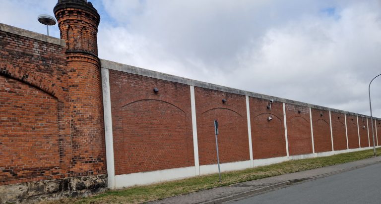 „Badewannen-Mord“: Afghane in Untersuchungshaft wg. Tötung seiner schwangeren Frau