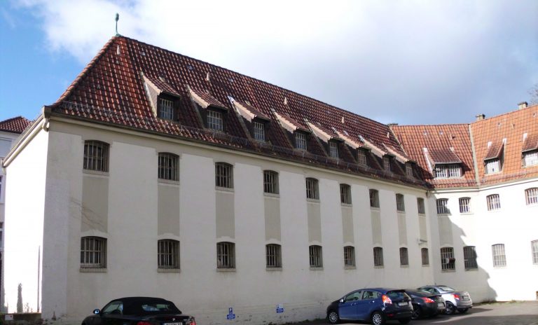 Haft: versuchte Vergewaltigung an 17-jährigem Mädchen / Täterherkunft geheim