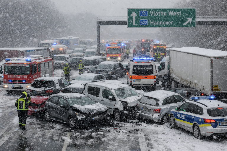 Massenkarambolage auf der A2 bei Bad Oeynhausen – mehrere Verletzte